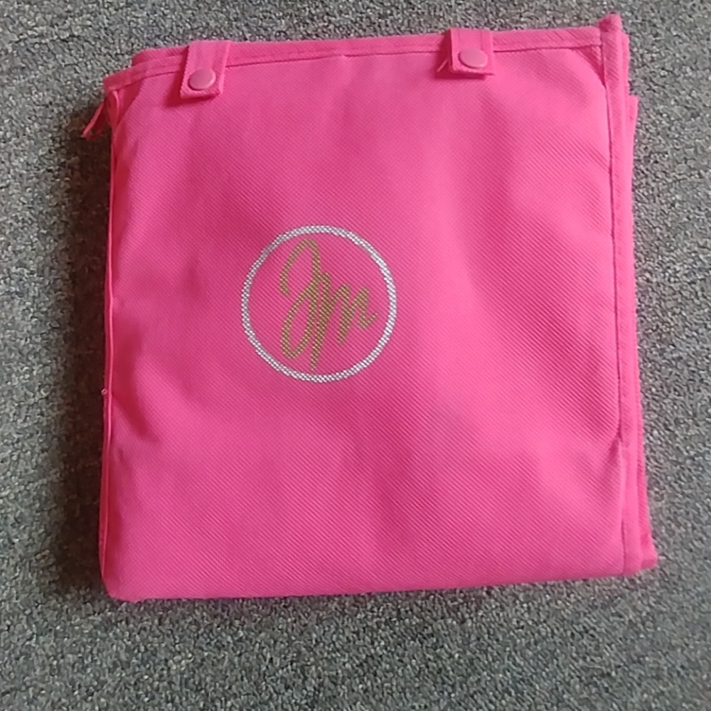 NWOT A PRETTY UNIQUE GARMENT BAG